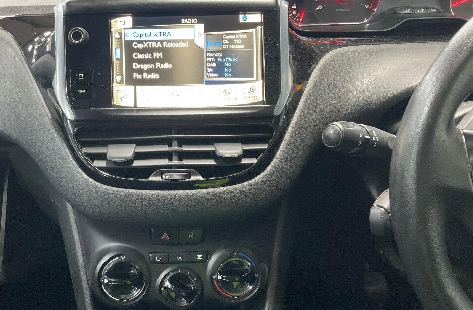 Used Peugeot 208 2014 for sale - 77305324: Photo 9