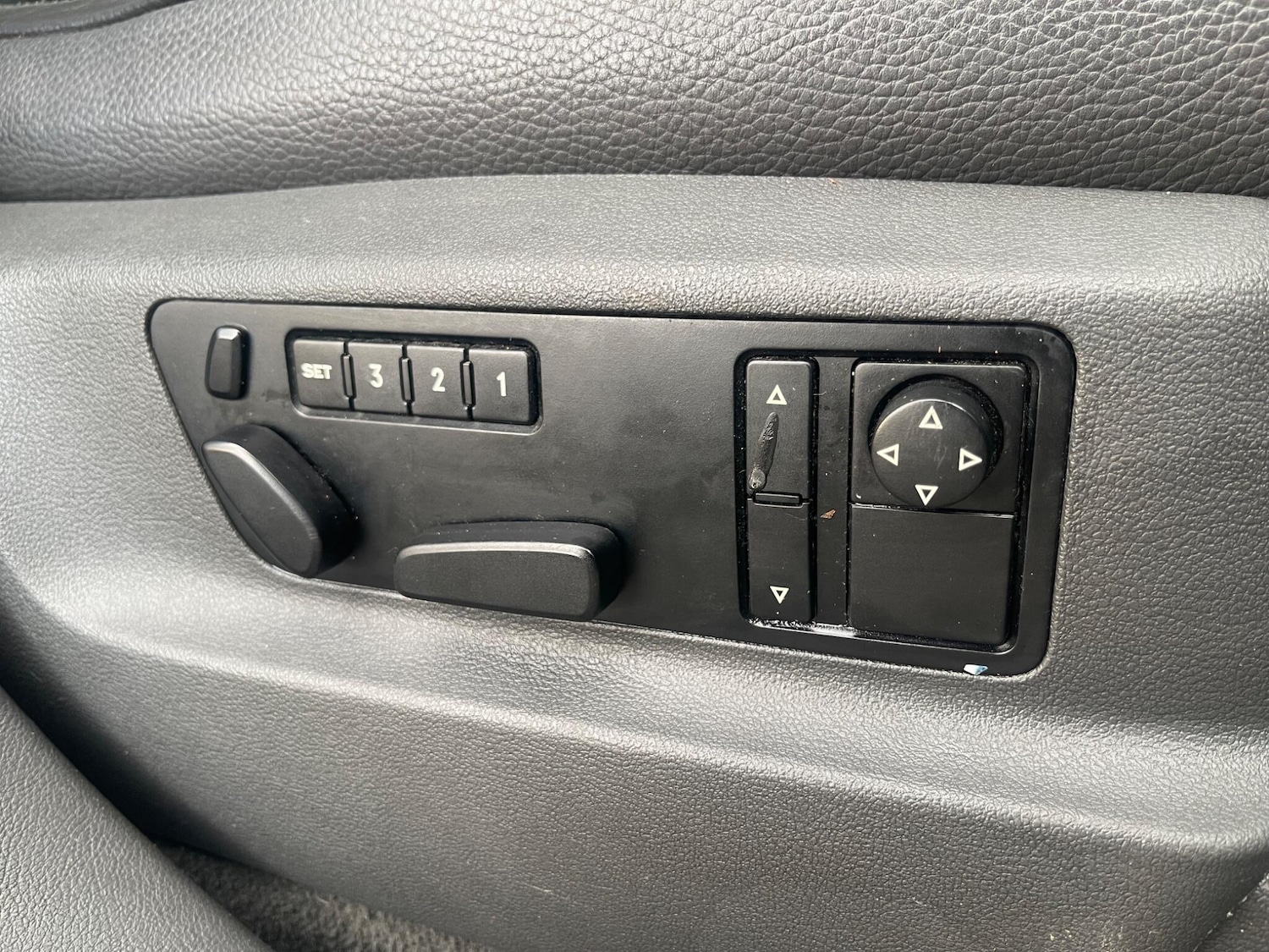 Used Volkswagen Touareg 2005 for sale - 77242601: Photo 32