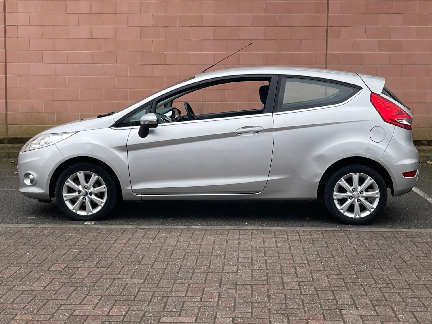 Used Ford Fiesta 2010 for sale - 78219940: Photo 10