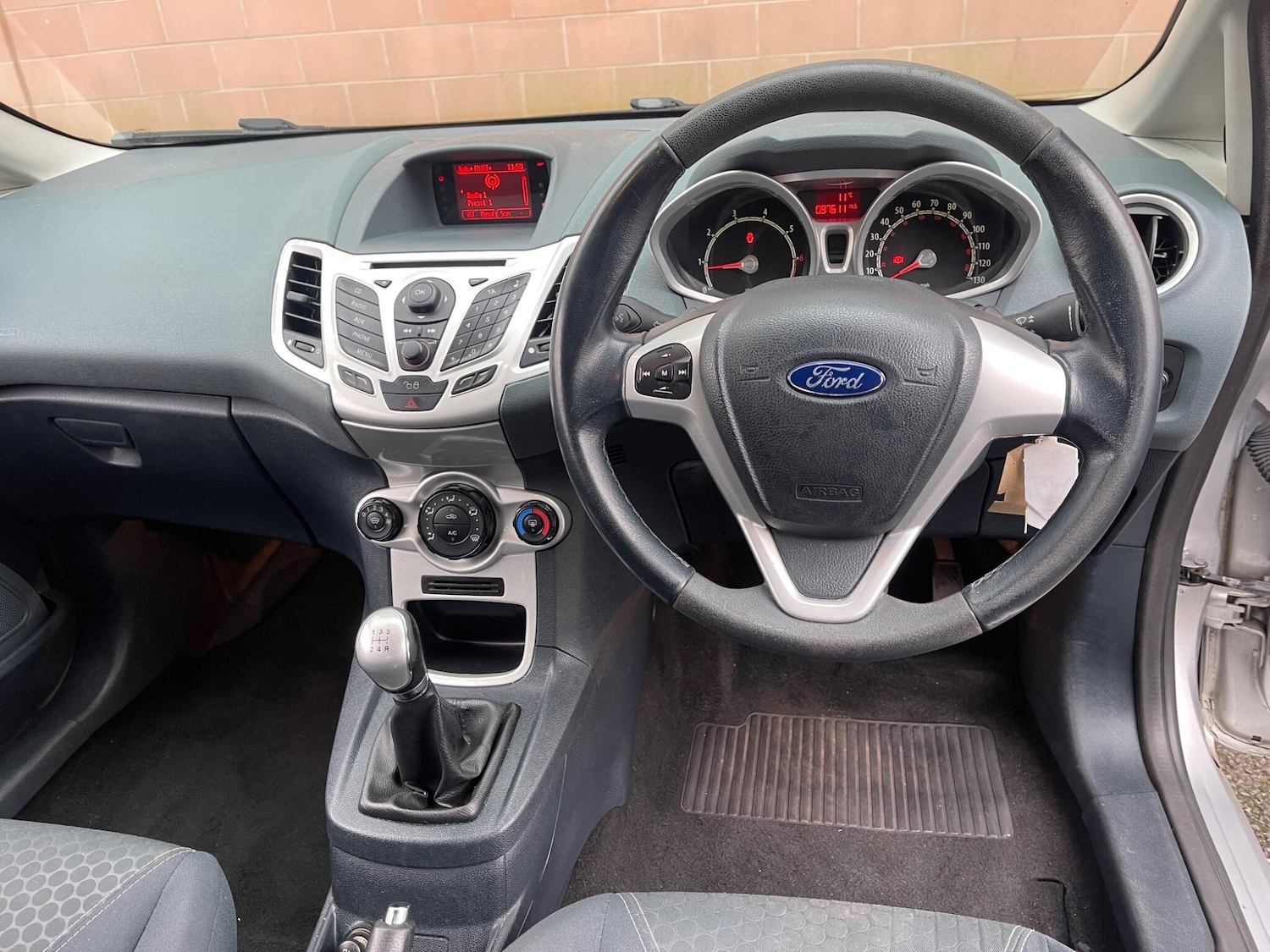 Used Ford Fiesta 2010 for sale - 78219940: Photo 23