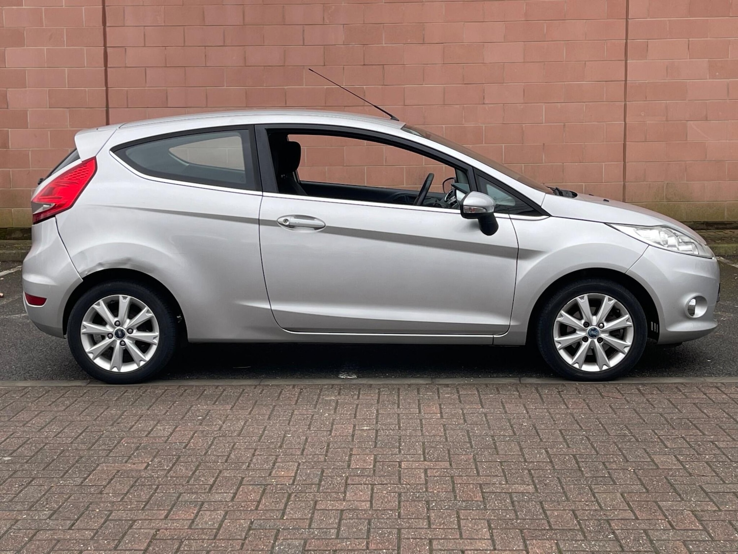 Used Ford Fiesta 2010 for sale - 78219940: Photo 9