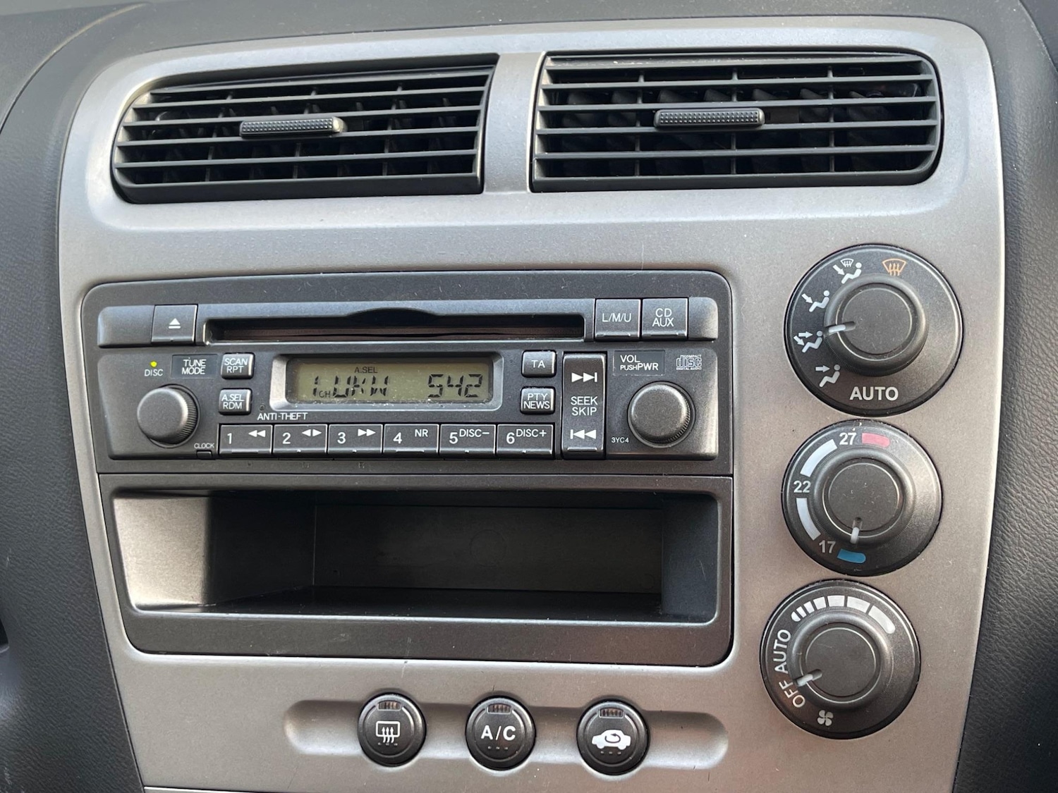 Used Honda Civic 2003 for sale - 77144269: Photo 24