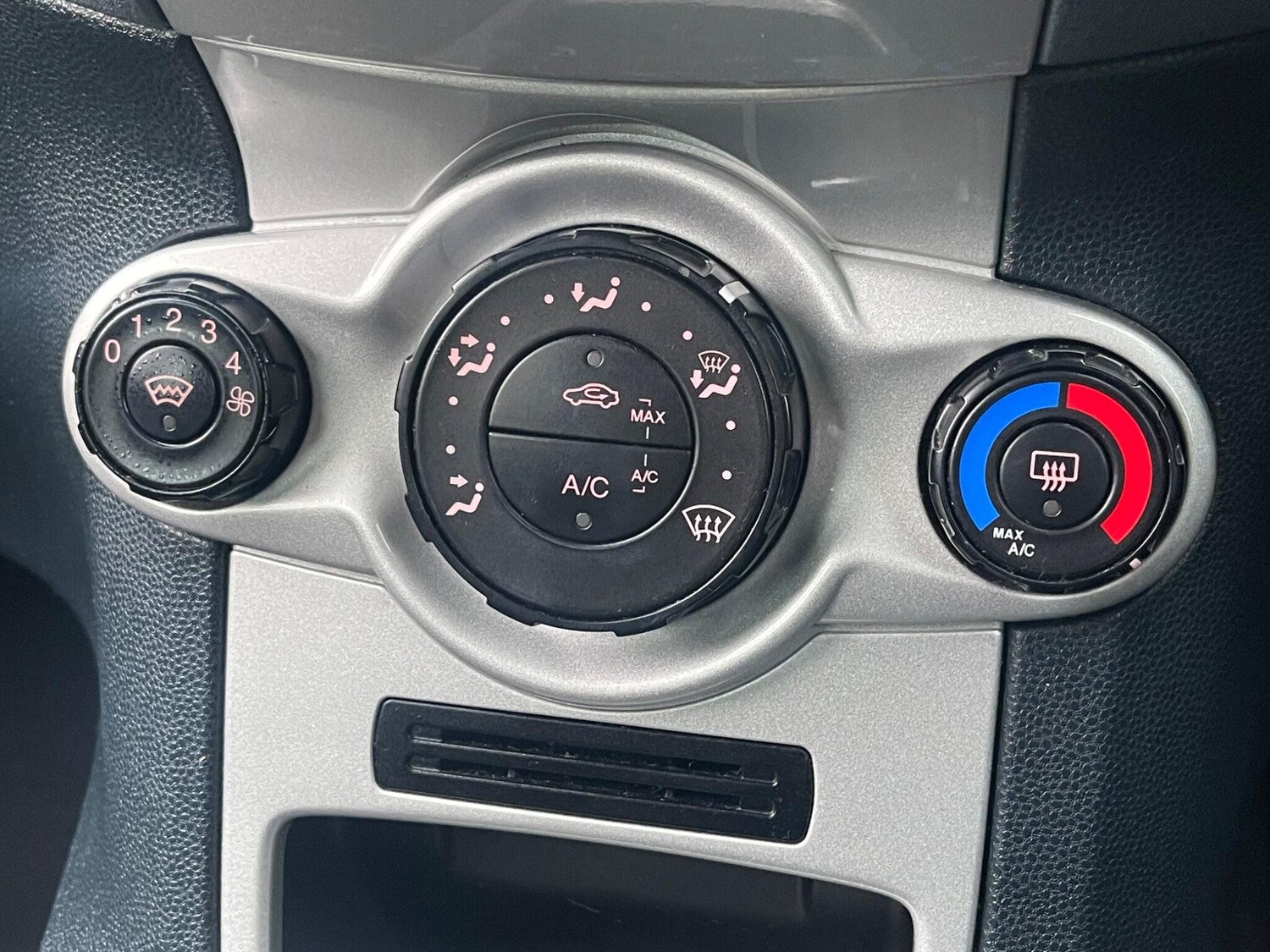 Used Ford Fiesta 2010 for sale - 77377526: Photo 16