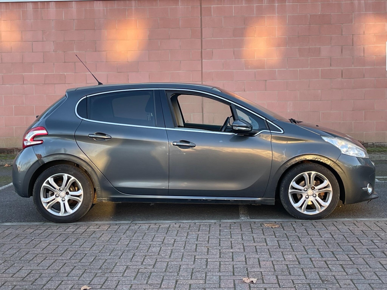 Used Peugeot 208 2013 for sale - 77883037: Photo 10