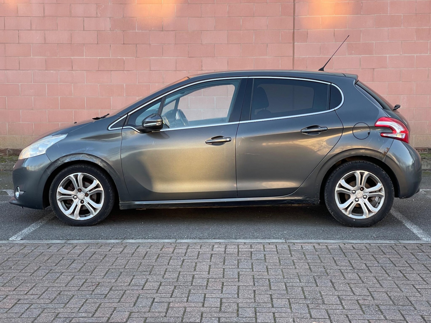 Used Peugeot 208 2013 for sale - 77883037: Photo 11