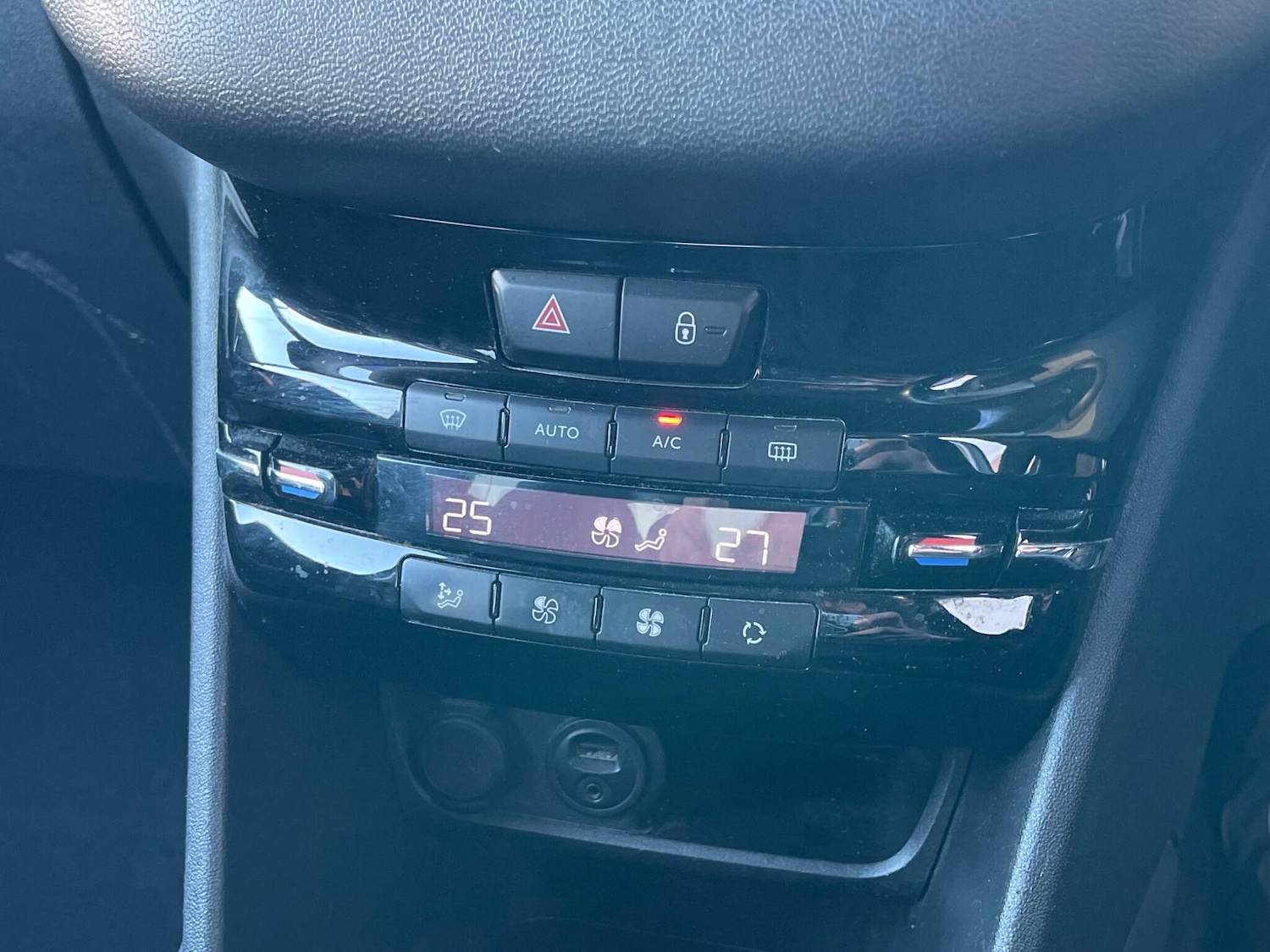 Used Peugeot 208 2013 for sale - 77883037: Photo 20