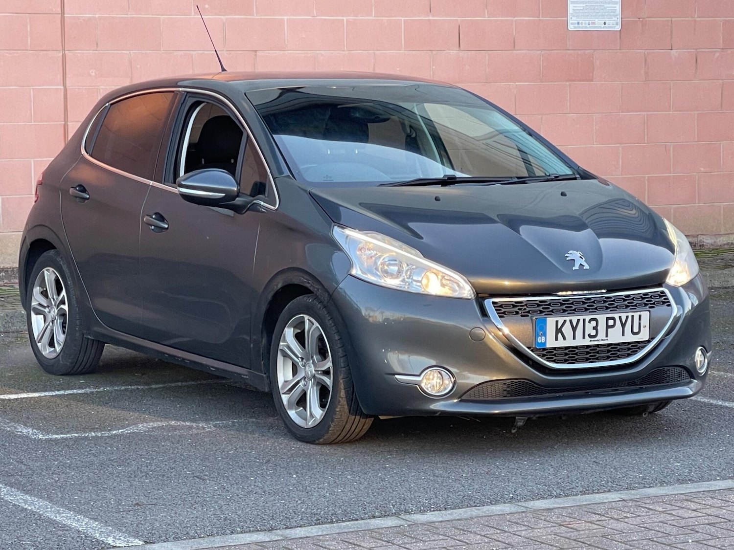 Used Peugeot 208 2013 for sale - 77883037: Photo 6