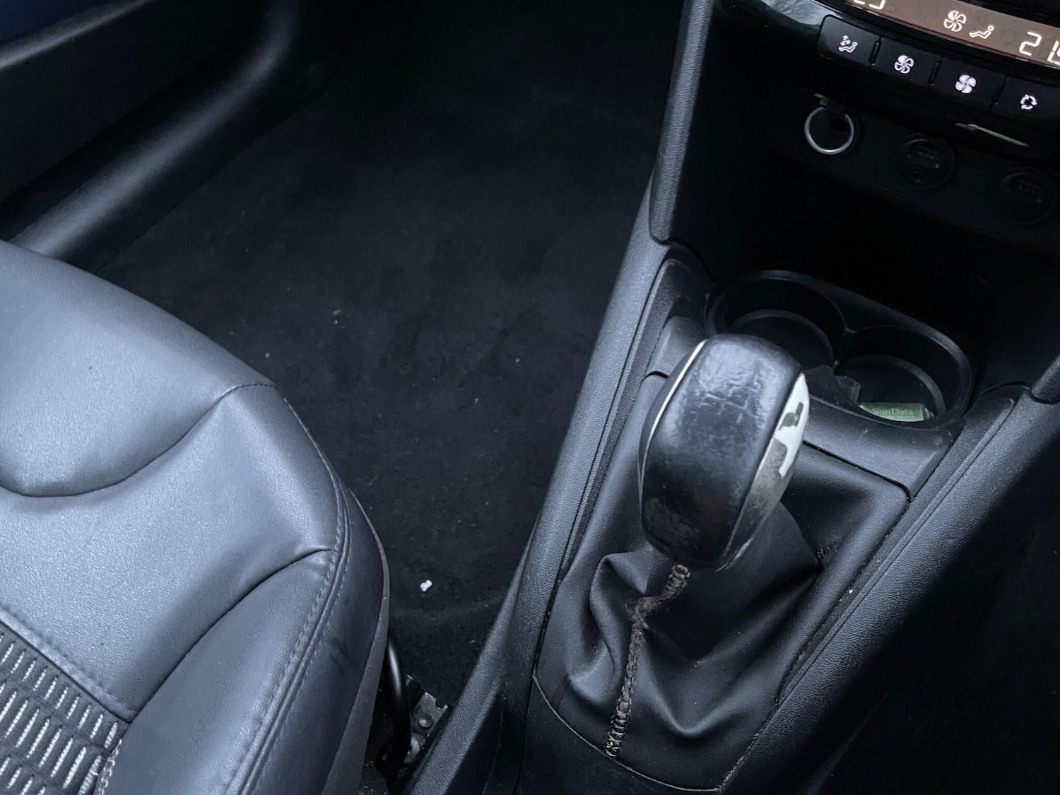 Used Peugeot 208 2013 for sale - 77549486: Photo 15