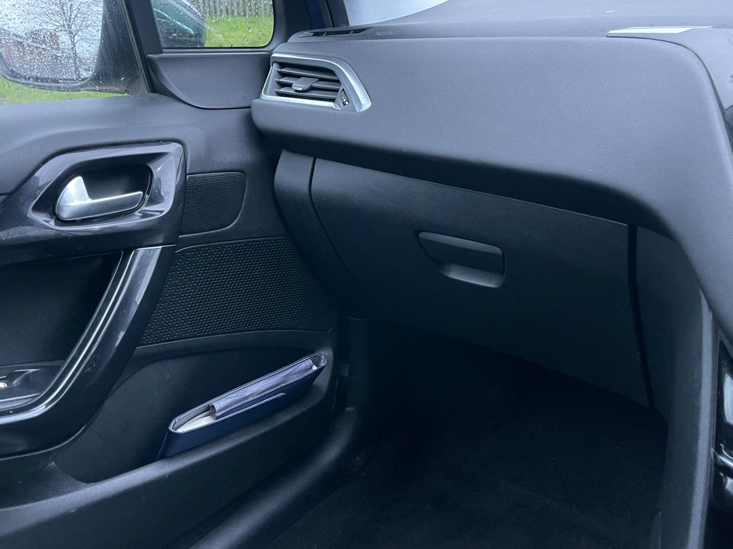 Used Peugeot 208 2013 for sale - 77549486: Photo 41