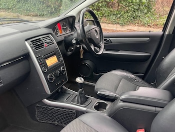 Used Mercedes-Benz B Class 2010 for sale - 77143660: Photo