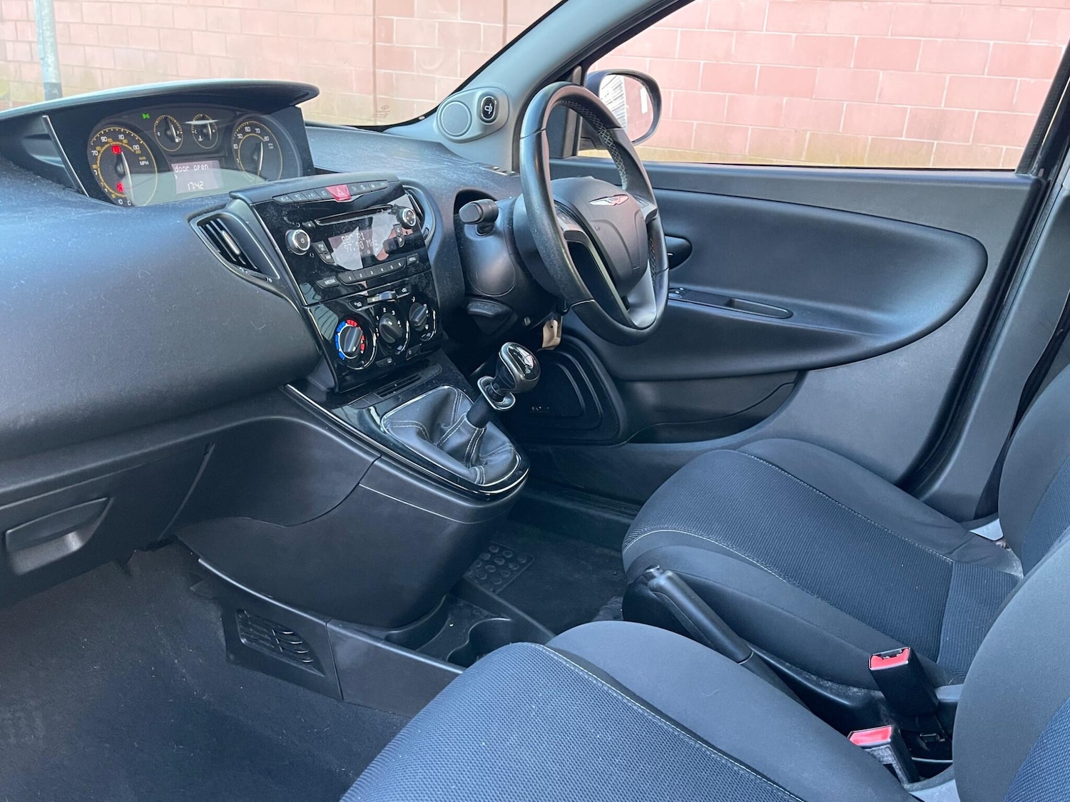 Used Chrysler Ypsilon 2014 for sale - 78034592: Photo 3