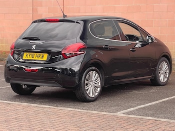 Used Peugeot 208 2018 for sale - 79034127: Photo