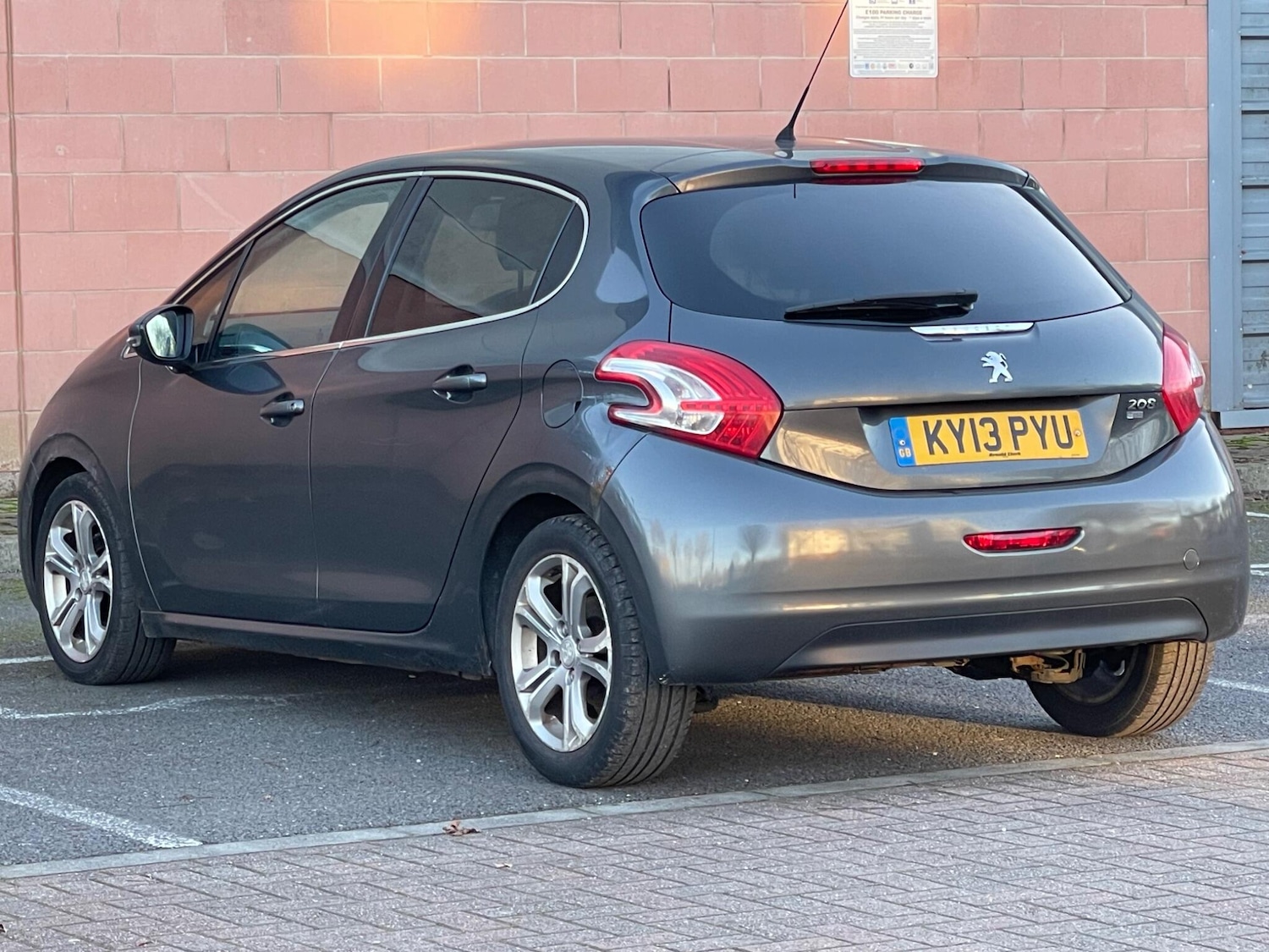Used Peugeot 208 2013 for sale - 77143624: Photo 6