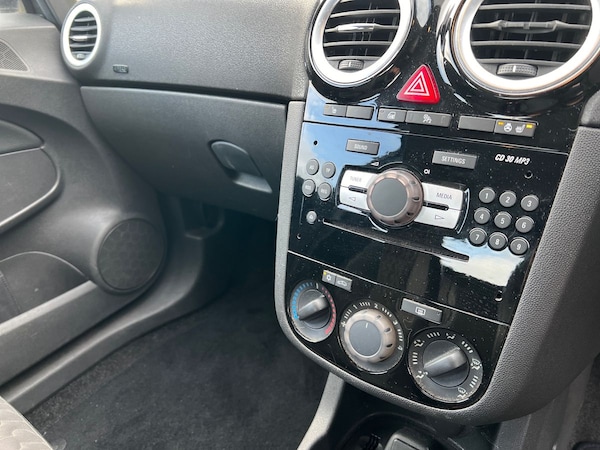 Used Vauxhall Corsa 2014 for sale - 76180839: Photo 39