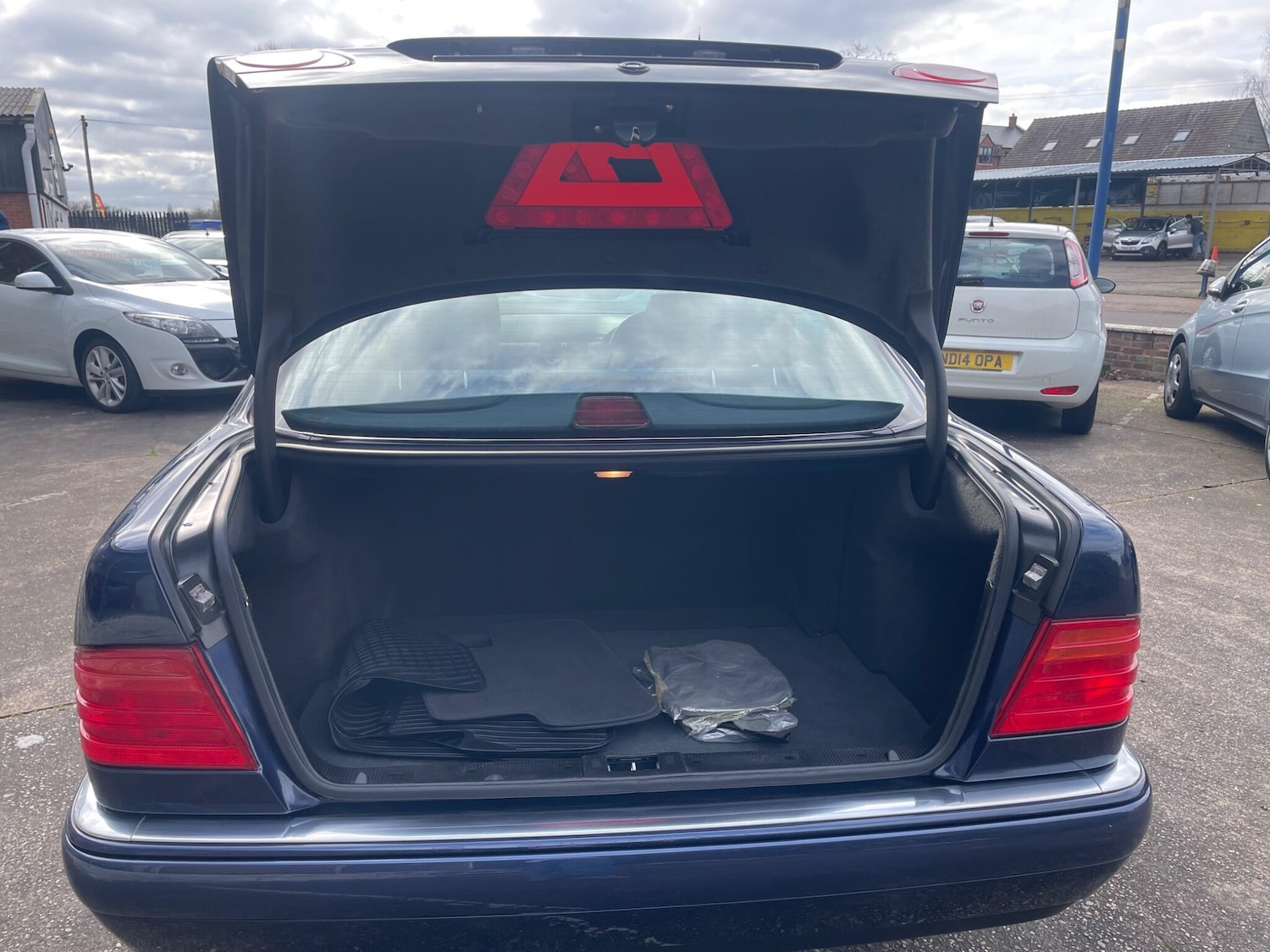 Used Mercedes-Benz E Class for sale - 77753903: Photo 10