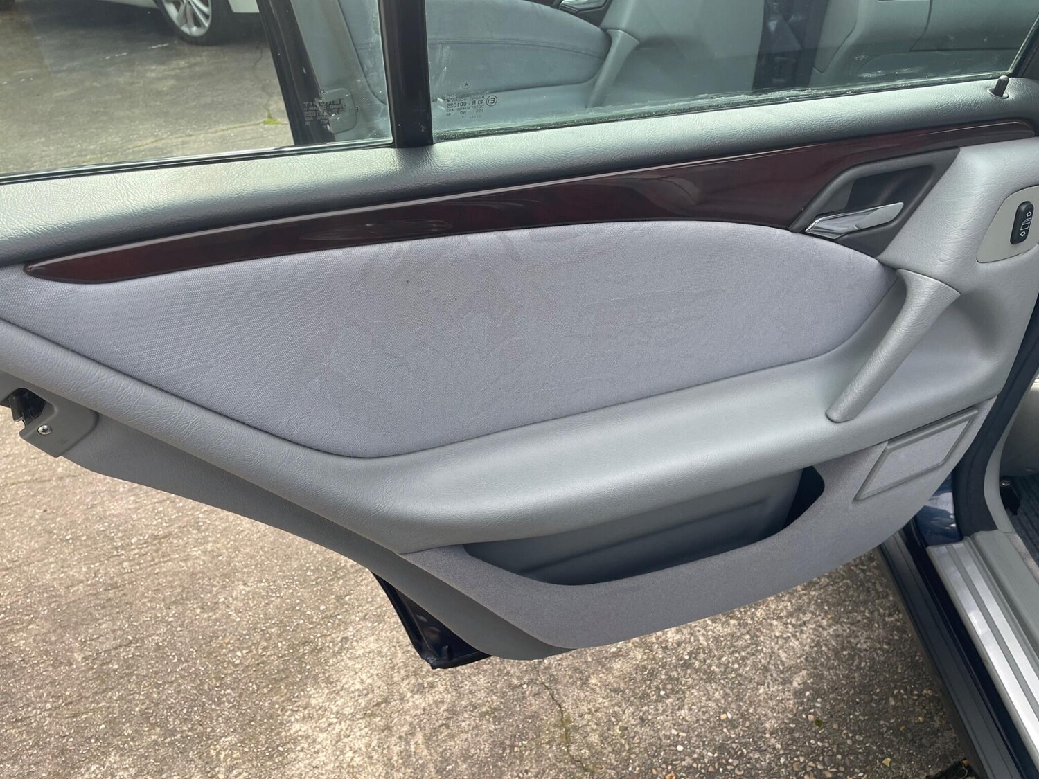 Used Mercedes-Benz E Class for sale - 77753903: Photo 25