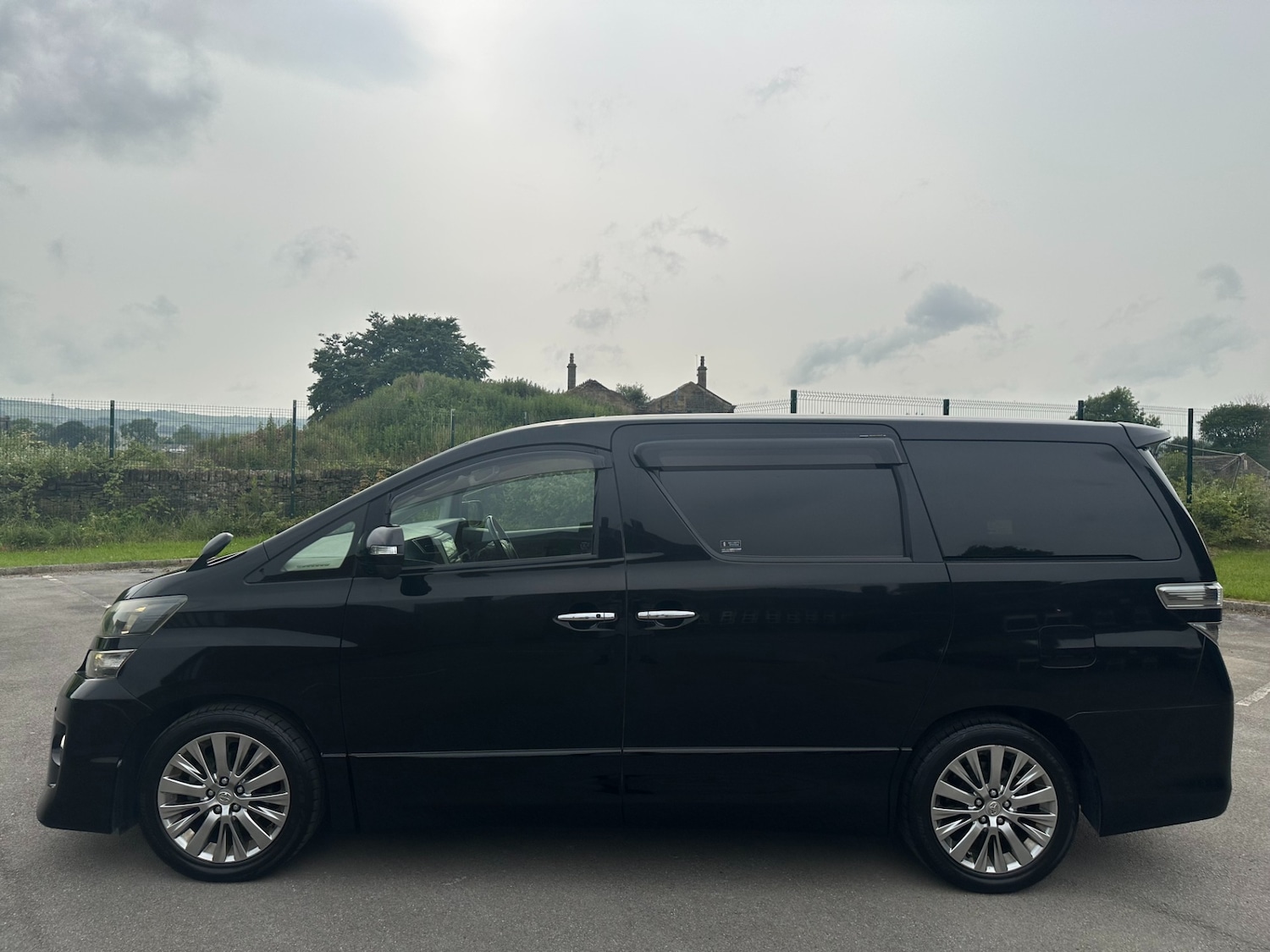 Used Toyota Vellfire 2014 for sale - 77965586: Photo 3