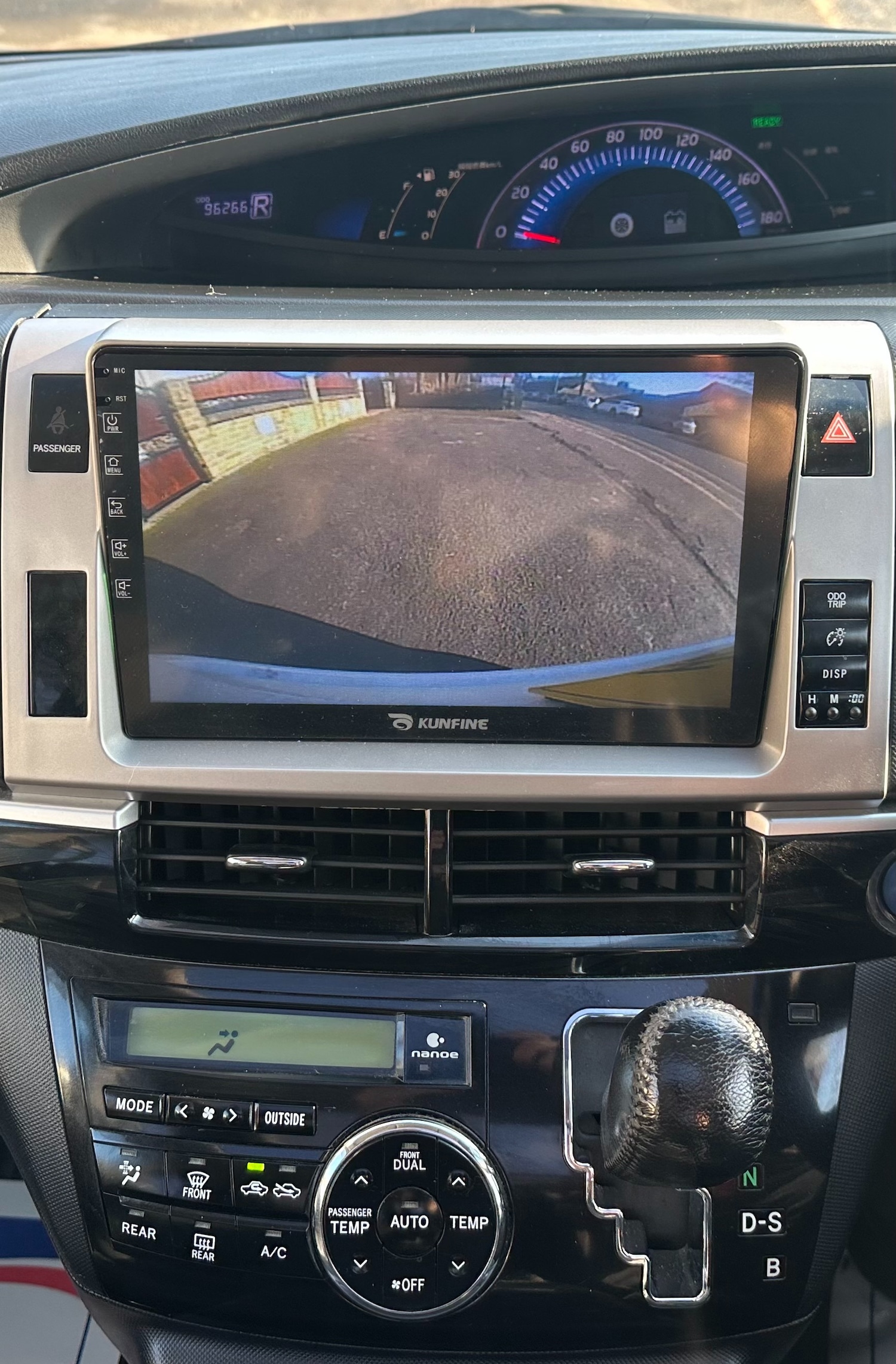 Used Toyota Estima 2016 for sale - 75755002: Photo 15