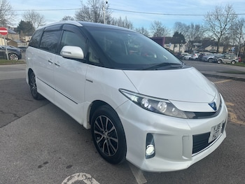 Used Toyota Estima 2016 for sale - 75755002: Photo