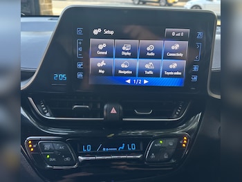 Used Toyota C-HR 2019 for sale - 75749603: Photo