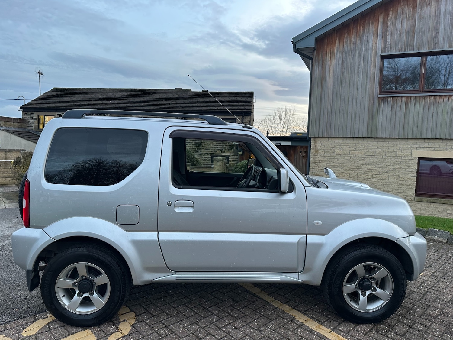 Used Suzuki Jimny 2017 for sale - 76482697: Photo 3