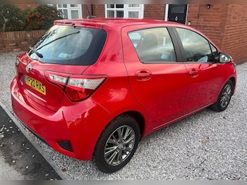 Used Toyota Yaris 2020 for sale - 76379609: Photo