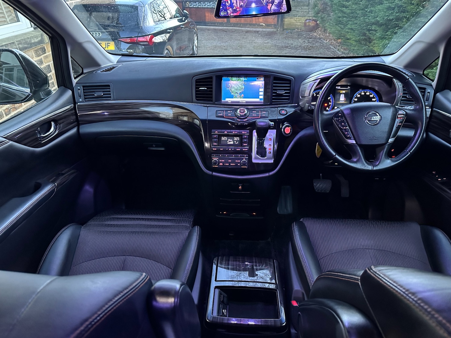 Used Nissan Elgrand 2016 for sale - 76952213: Photo 25