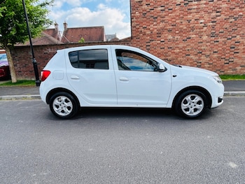 Used Dacia Sandero 2014 for sale - 78412106: Photo
