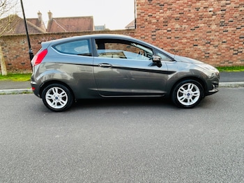 Used Ford Fiesta 2016 for sale - 77750255: Photo