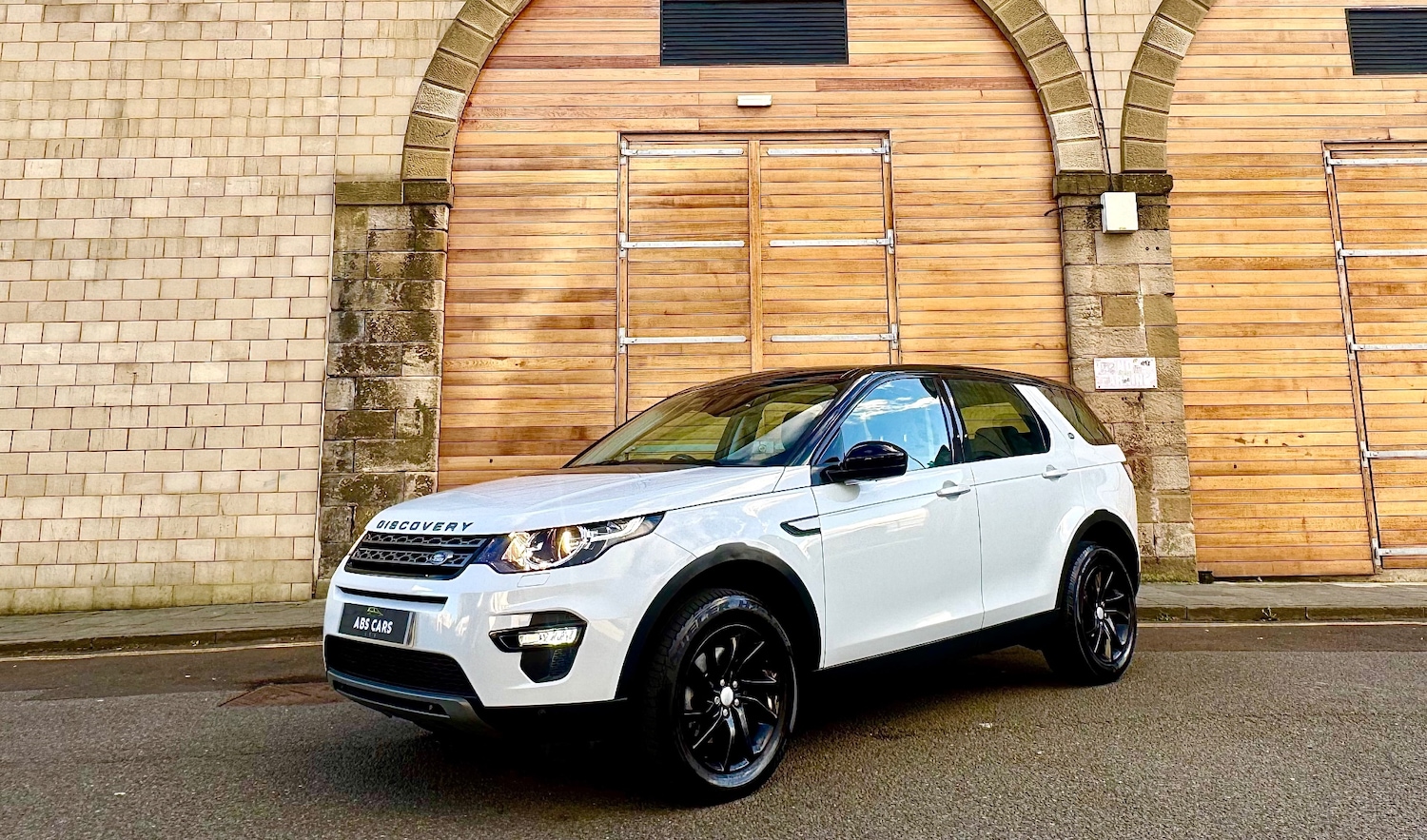 Used Land Rover Discovery Sport 2016 for sale - 76386765: Photo 1