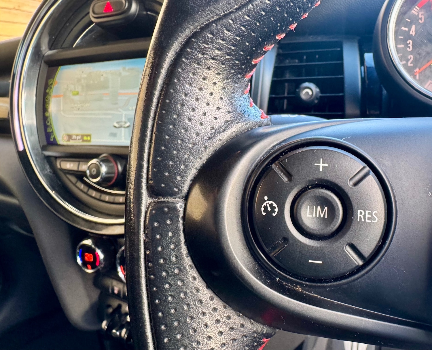 Used MINI Hatch 2015 for sale - 76331138: Photo 28