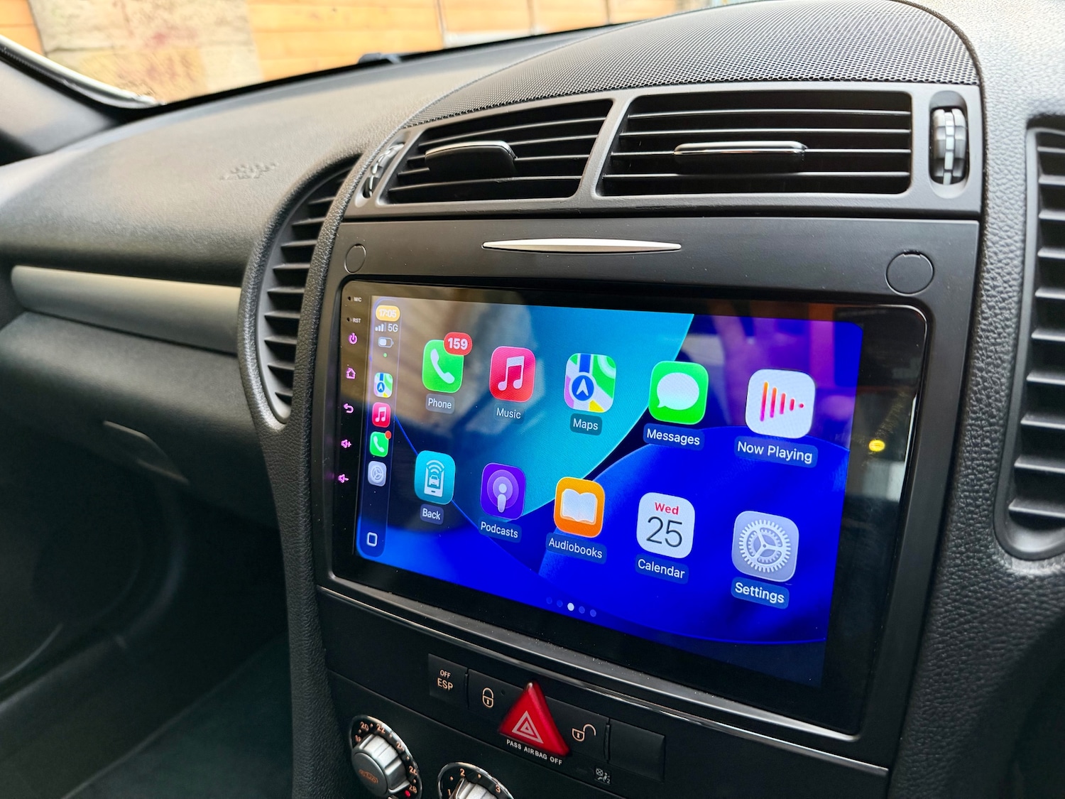 Used Mercedes-Benz SLK 2010 for sale - 77675438: Photo 31