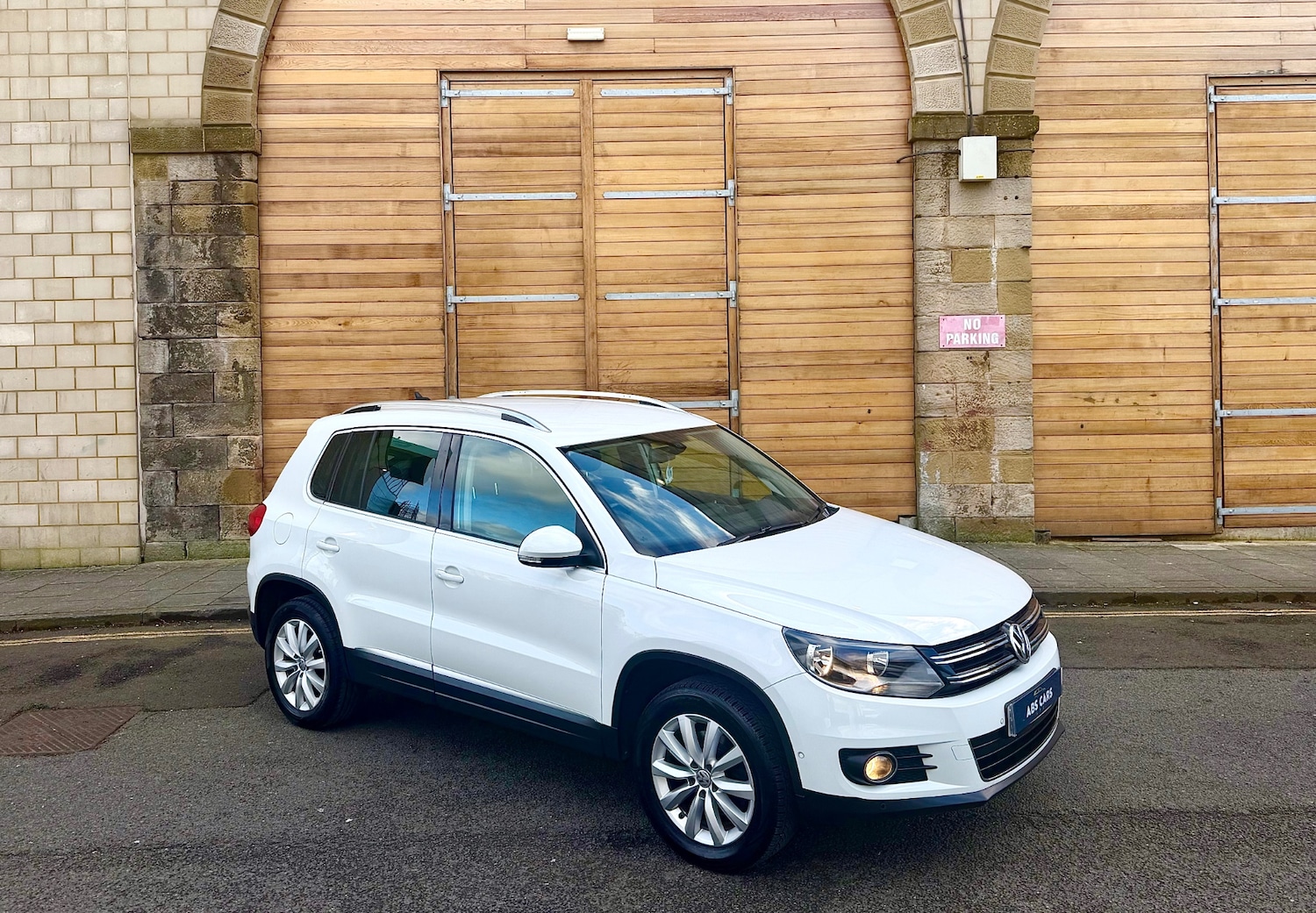 Used Volkswagen Tiguan 2015 for sale - 77585567: Photo 2