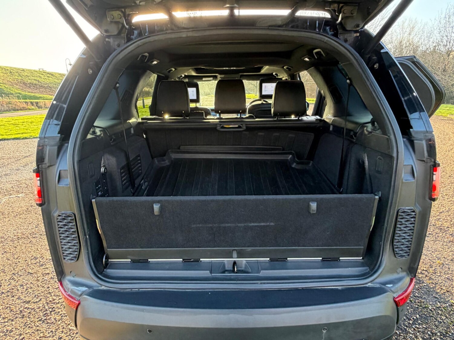 Used Land Rover Discovery 2017 for sale - 77341100: Photo 18