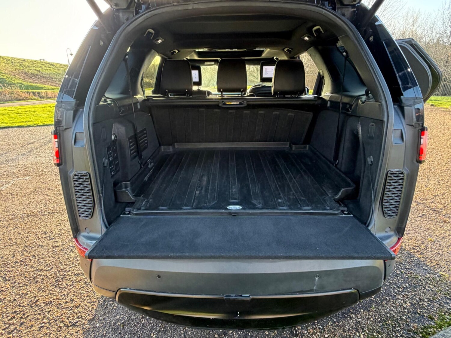 Used Land Rover Discovery 2017 for sale - 77341100: Photo 19