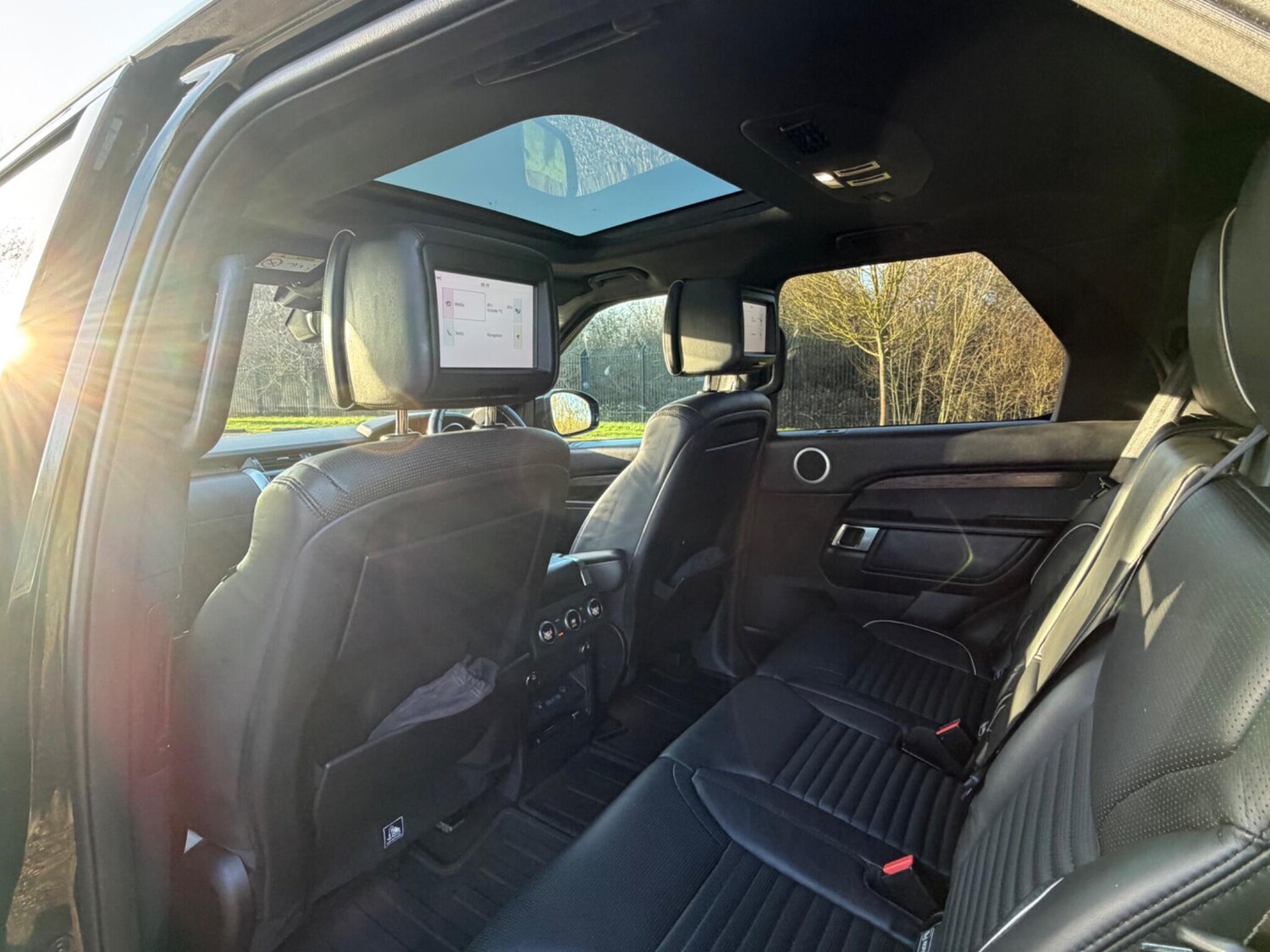 Used Land Rover Discovery 2017 for sale - 77341100: Photo 27