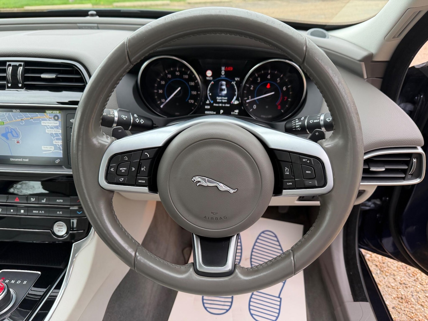 Used Jaguar XE 2016 for sale - 77346293: Photo 13