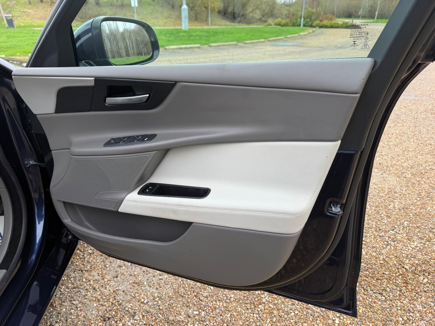 Used Jaguar XE 2016 for sale - 77346293: Photo 21