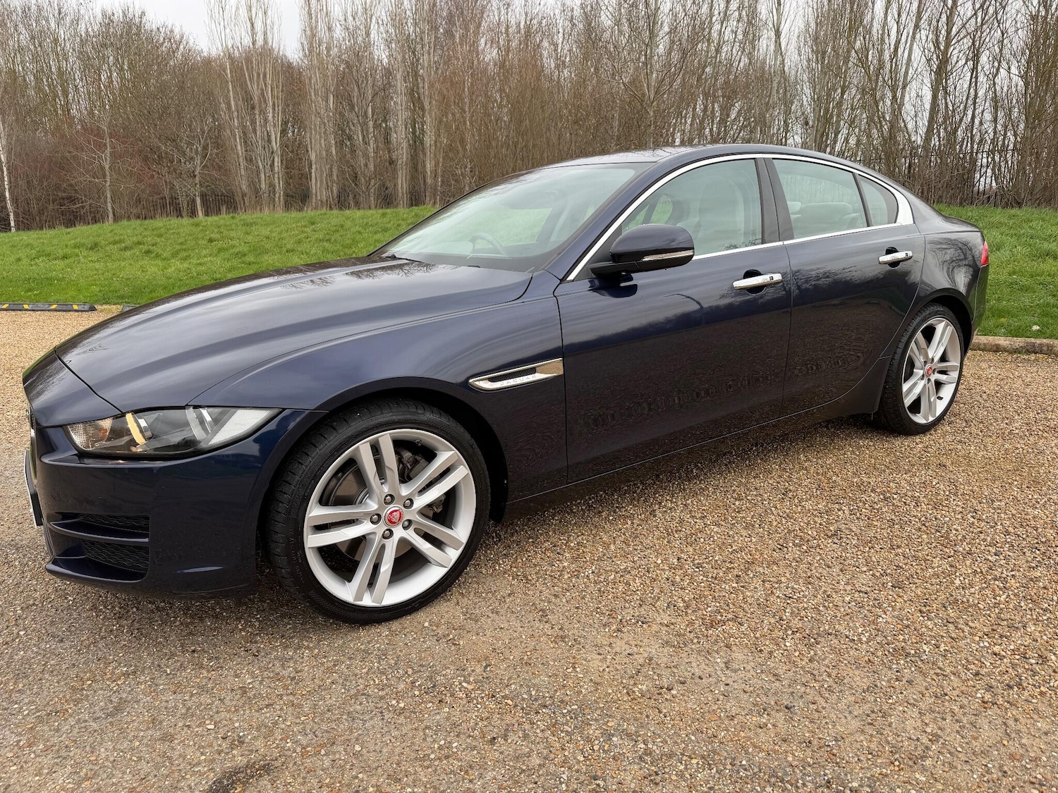 Used Jaguar XE 2016 for sale - 77346293: Photo 3