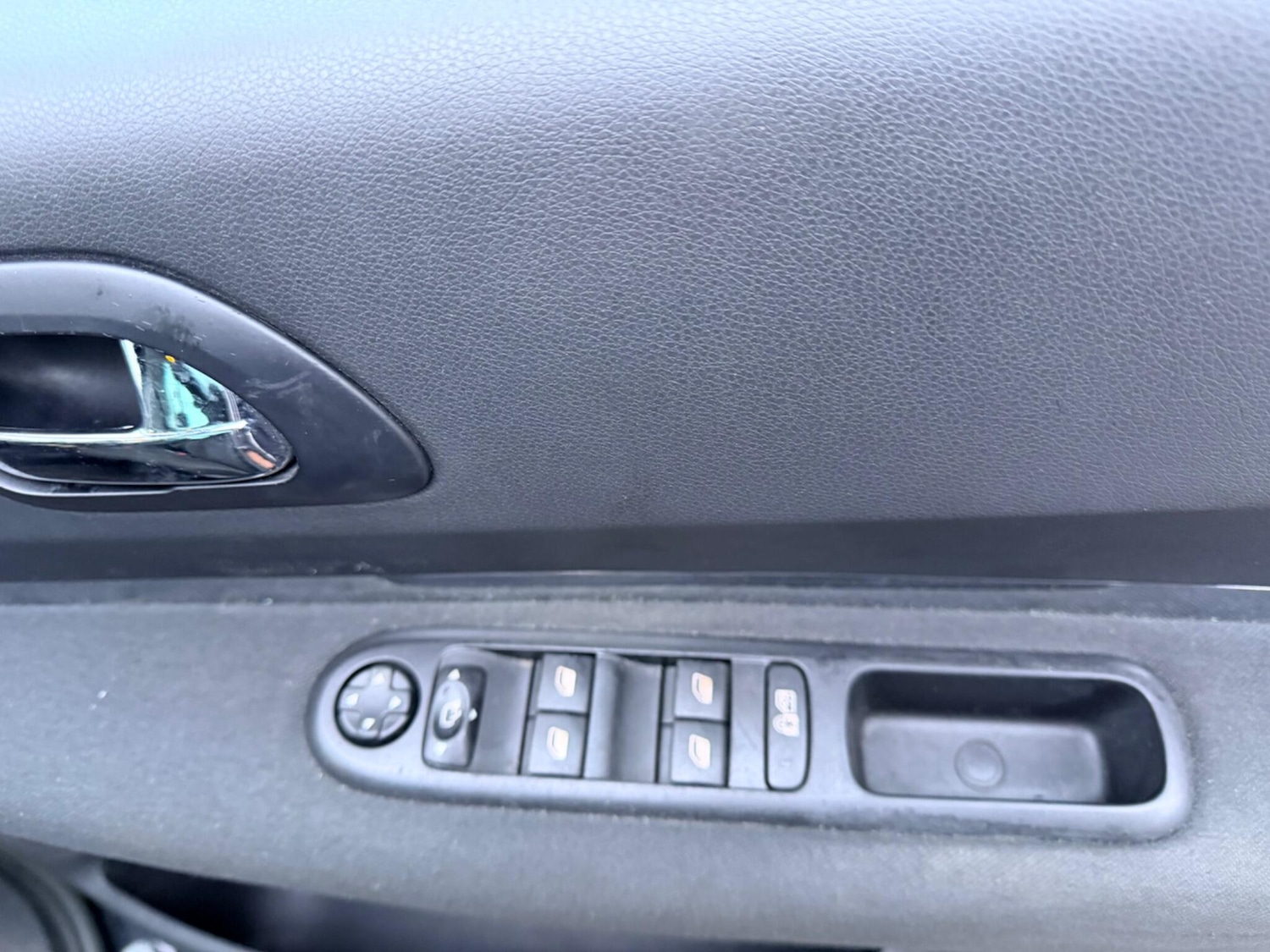 Used Peugeot 5008 2014 for sale - 77645910: Photo 20