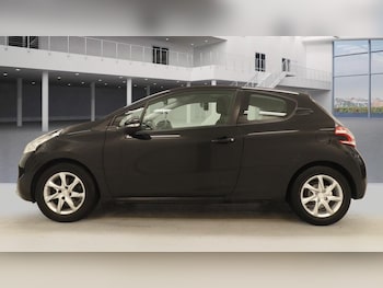 Used Peugeot 208 2013 for sale - 77957392: Photo
