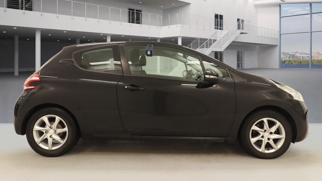 Used Peugeot 208 2013 for sale - 77957392: Photo 5