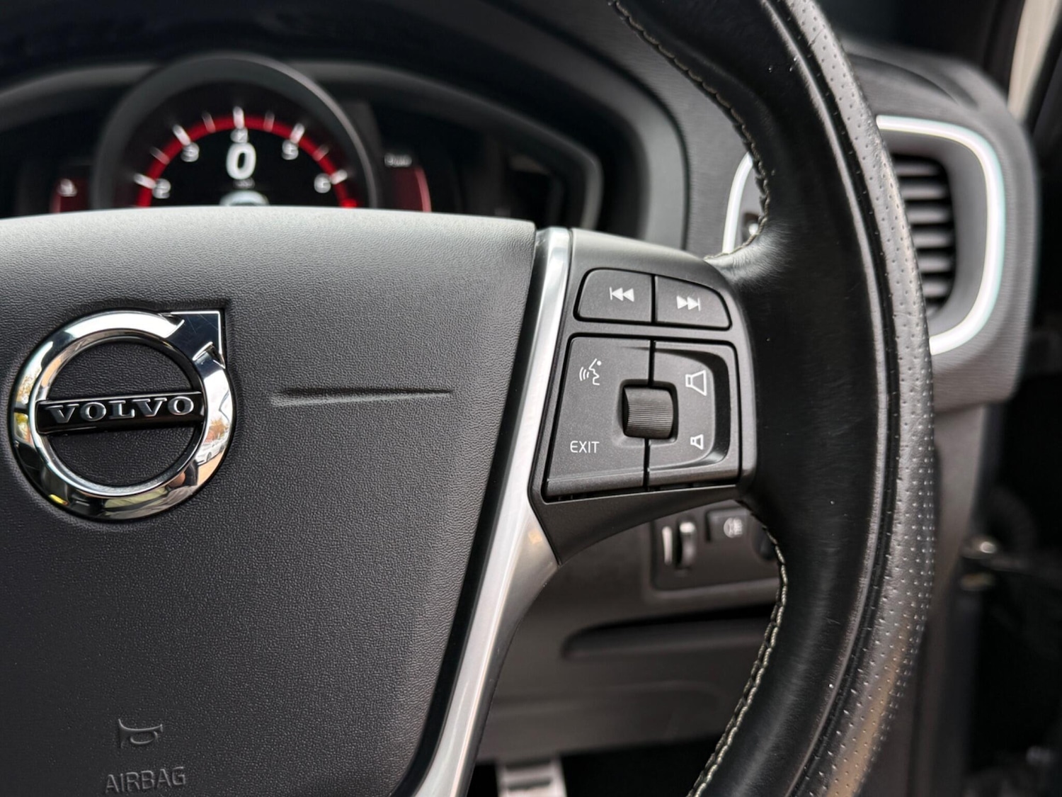 Used Volvo V40 2018 for sale - 76314802: Photo 29