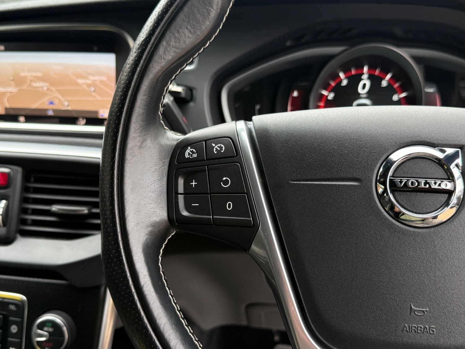 Used Volvo V40 2018 for sale - 76314802: Photo 30