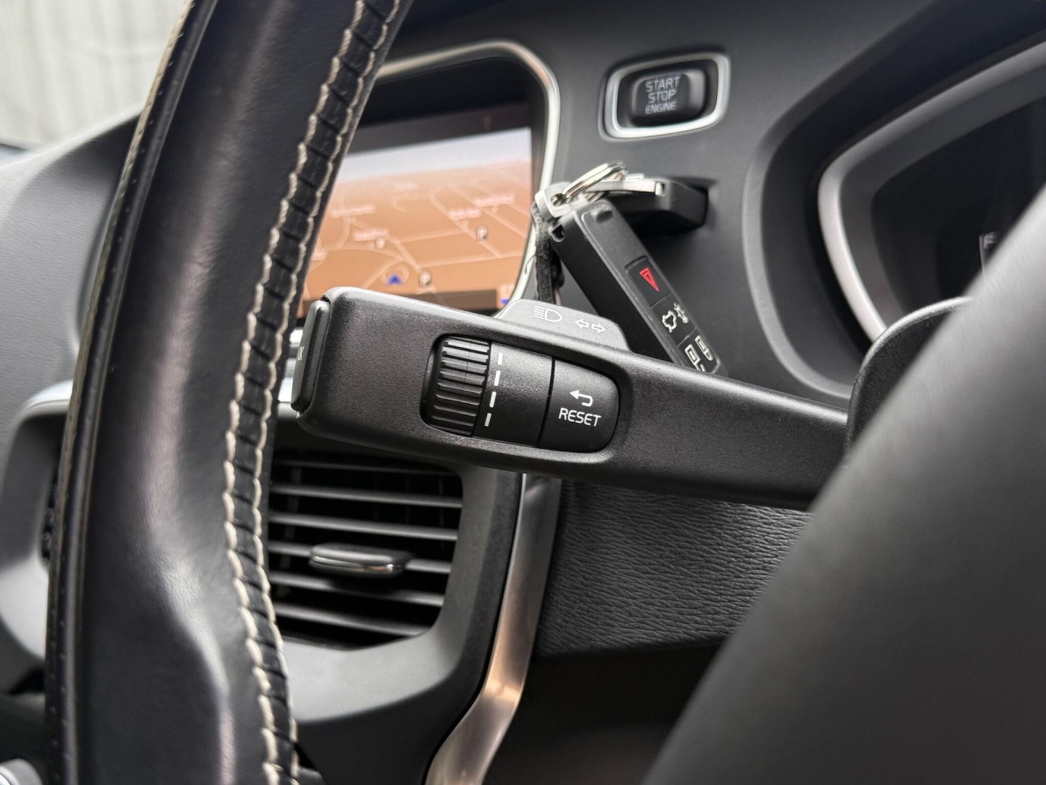 Used Volvo V40 2018 for sale - 76314802: Photo 31