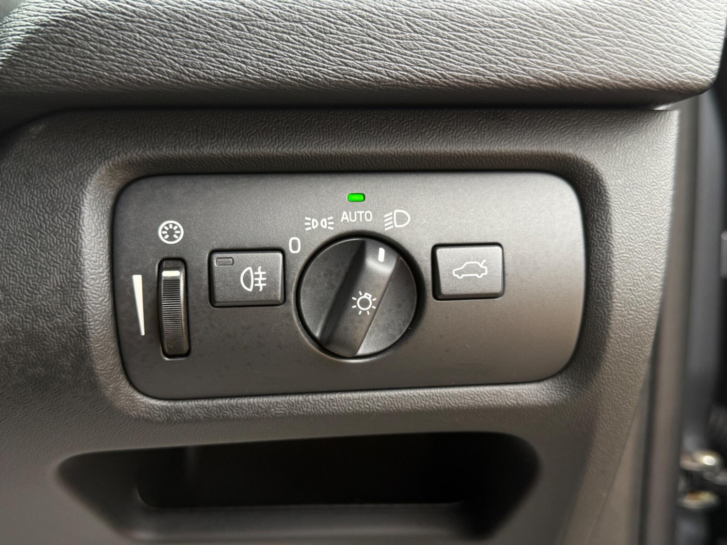 Used Volvo V40 2018 for sale - 76314802: Photo 34