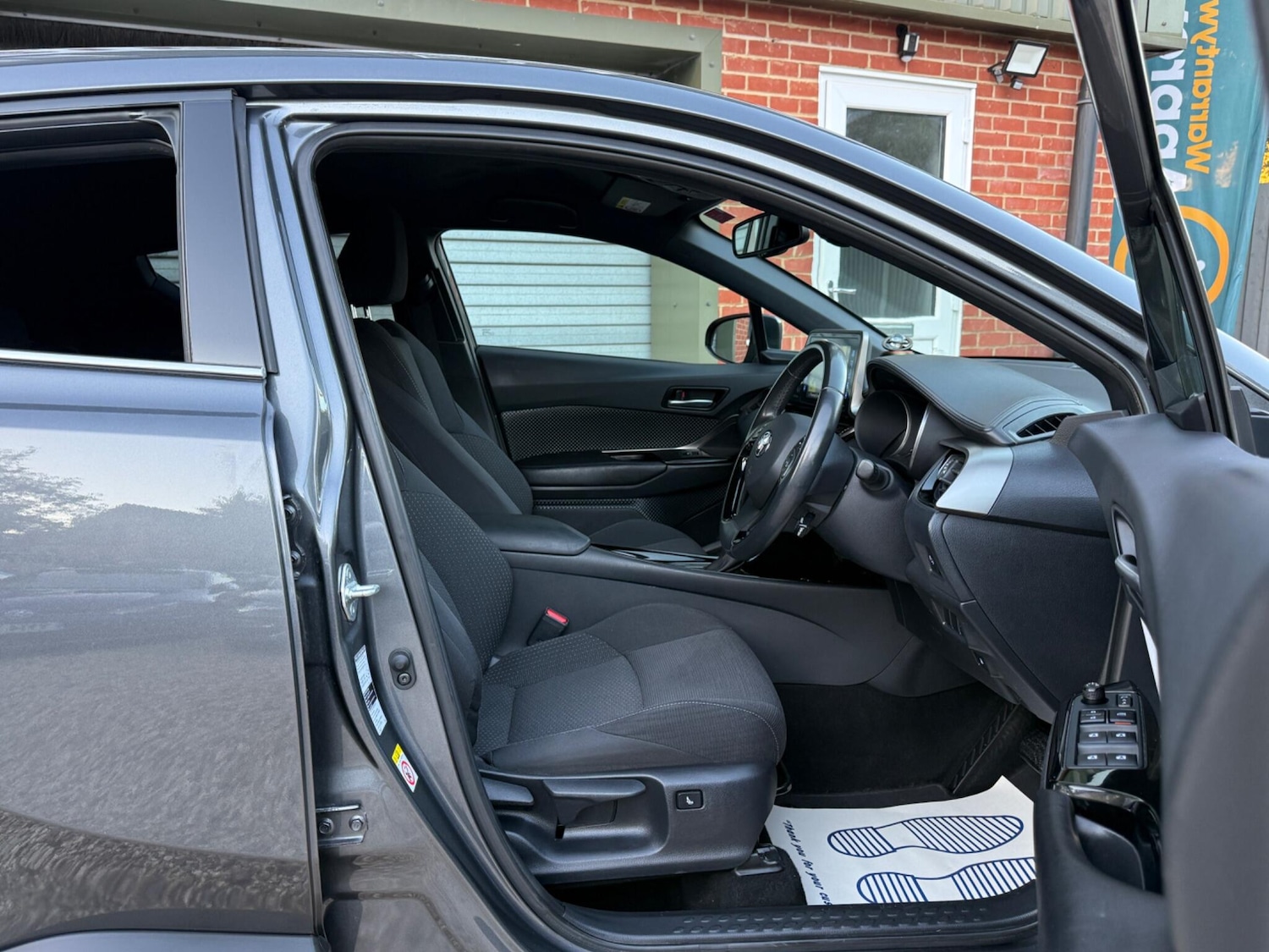 Used Toyota C-HR 2019 for sale - 76781142: Photo 12