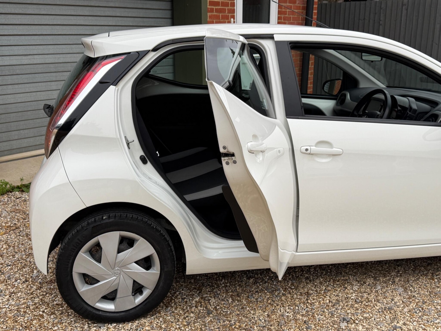 Used Toyota AYGO 2015 for sale - 76378045: Photo 16