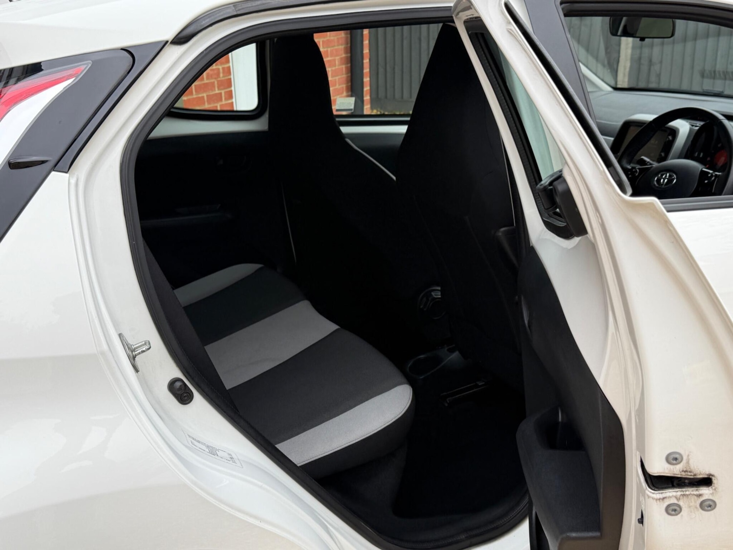 Used Toyota AYGO 2015 for sale - 76378045: Photo 17