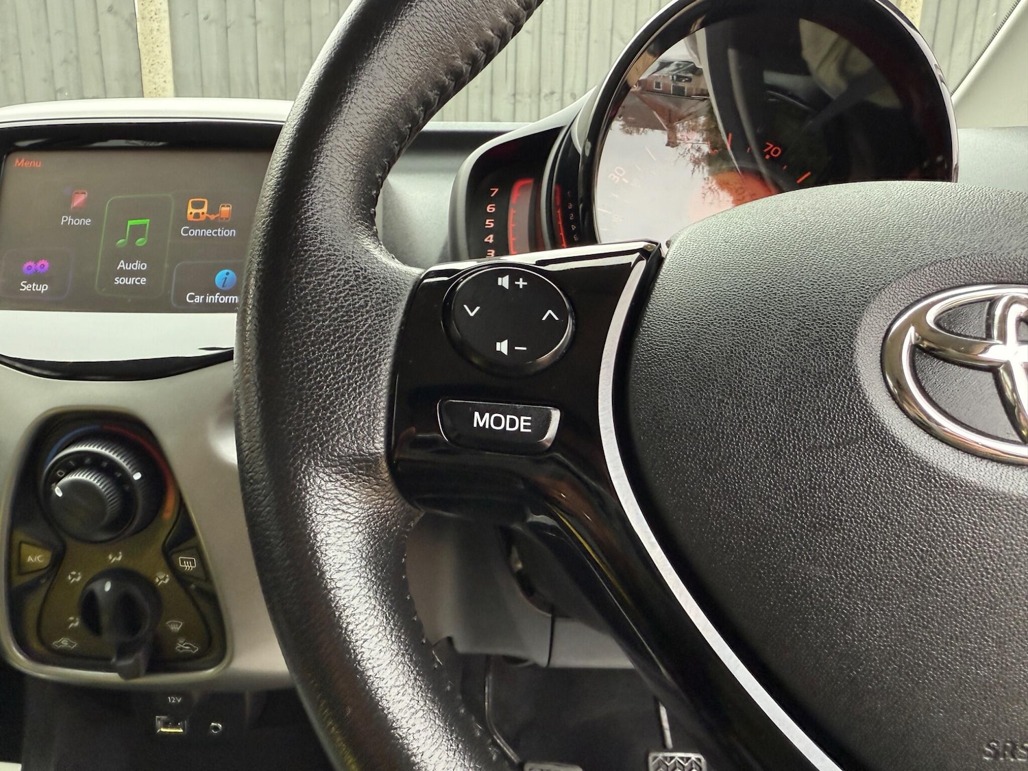 Used Toyota AYGO 2015 for sale - 76378045: Photo 27